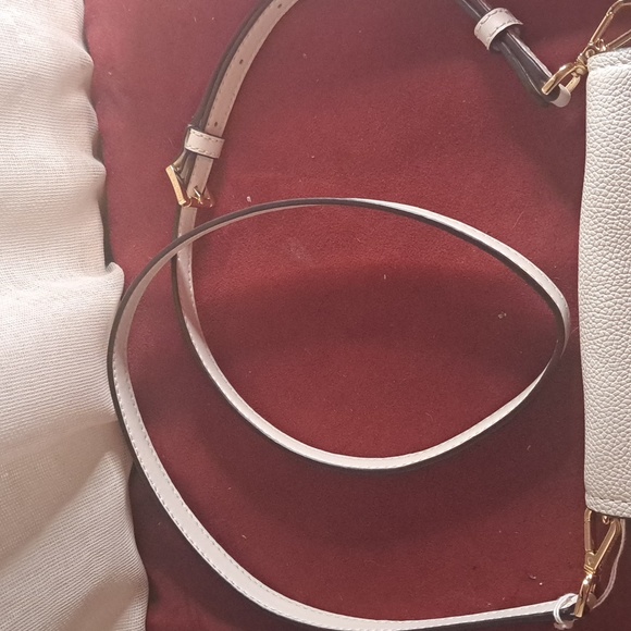 NEW Michael Kors White Pebble Leather Crossbody/ Clutch EXCELLENT CONDITION - Picture 4 of 9